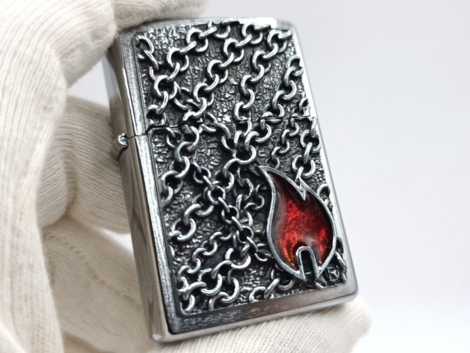 ZIPPO Flame with chain Emblem (Neu und originalverpackt) in Ennenda für ...