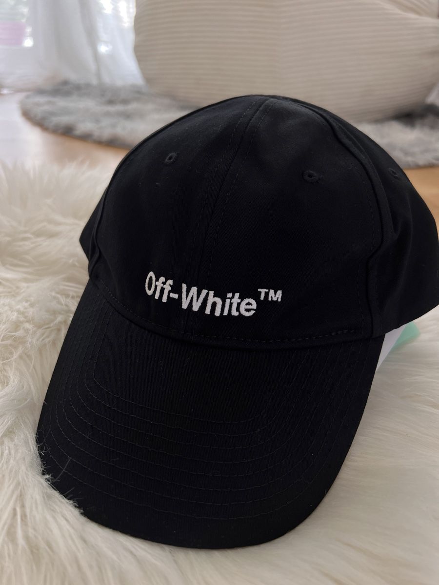 Chapeaux, bonnets & casquettes: Off-white Cap (New) Off white – Neuf avec emballage d'origine à Altdorf UR par Swissglam