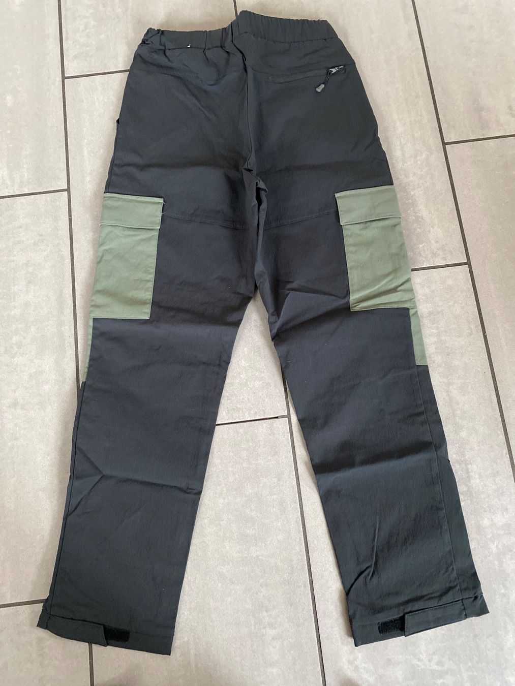 H&M Pantaloni: Freizeithose 158/164 – Nuovo (secondo la descrizione) da Bleienbach venduto da Dbeno 1