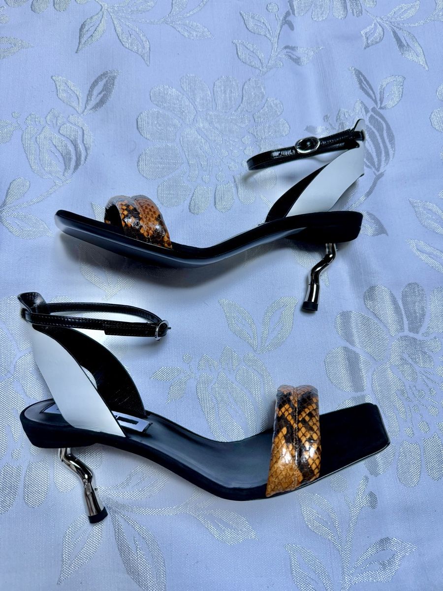 Scarpe da donna: McQ sandals new 635$ – Nuovo (secondo la descrizione) da Barna venduto da orbuyorcry 1