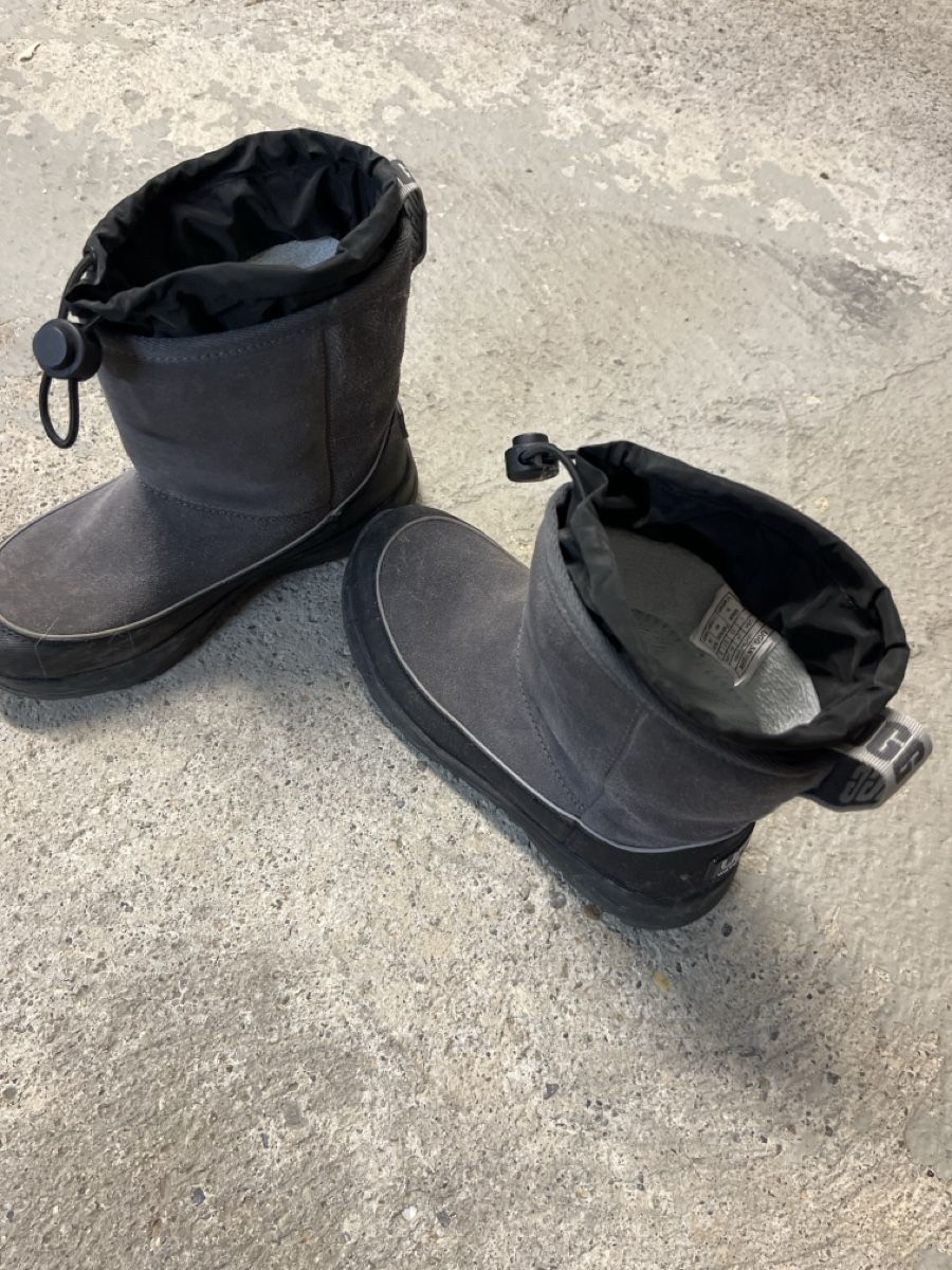 Ugg Chaussures garçon: UGG Winter Boot Gr.32.5 – D'occasion à Brütten par Aerox82 2