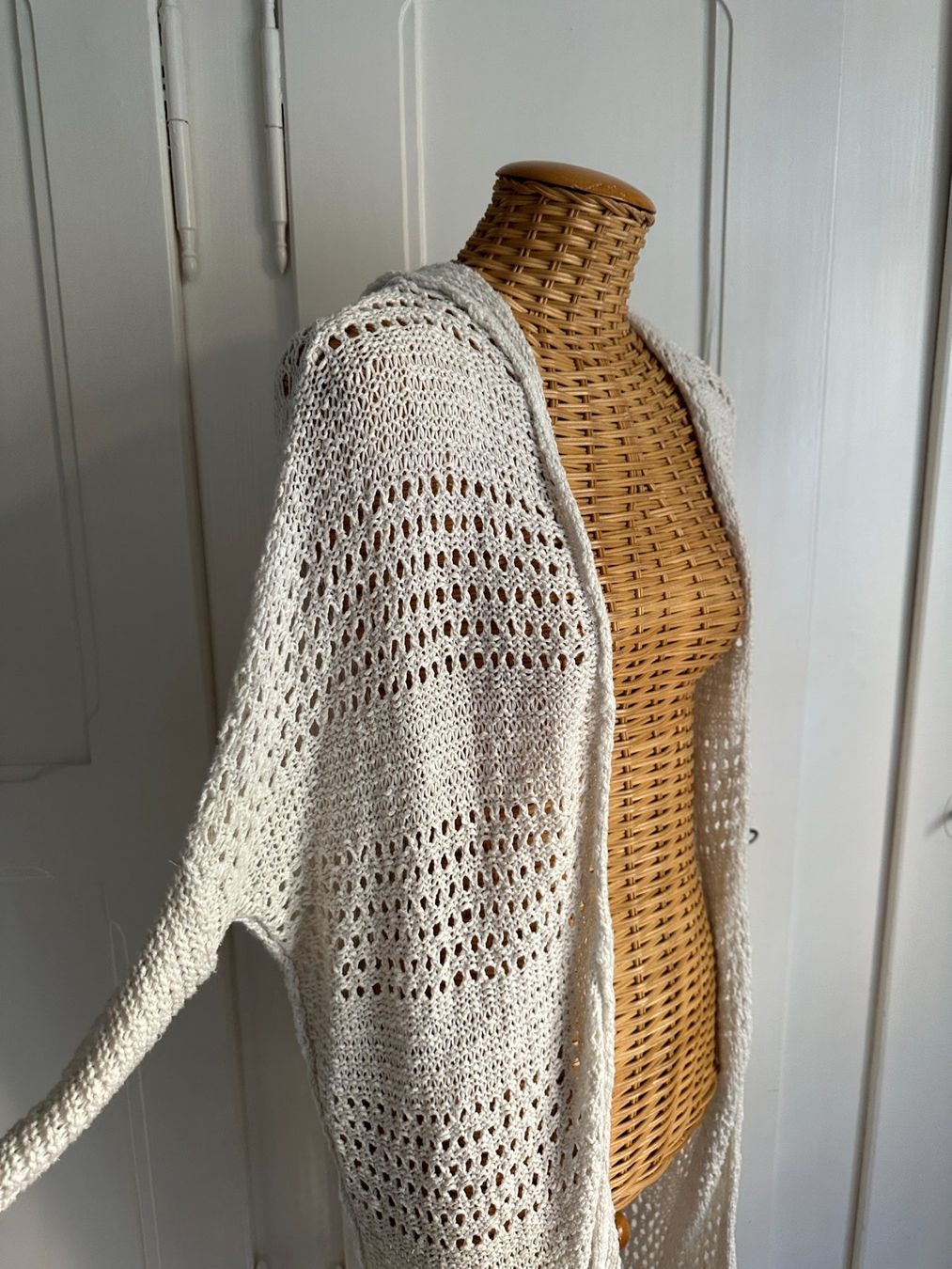 Hollister Jacken: HOLLISTER - Strickjacke weiss XS/S – Gebraucht aus Zürich von Diazaio 1