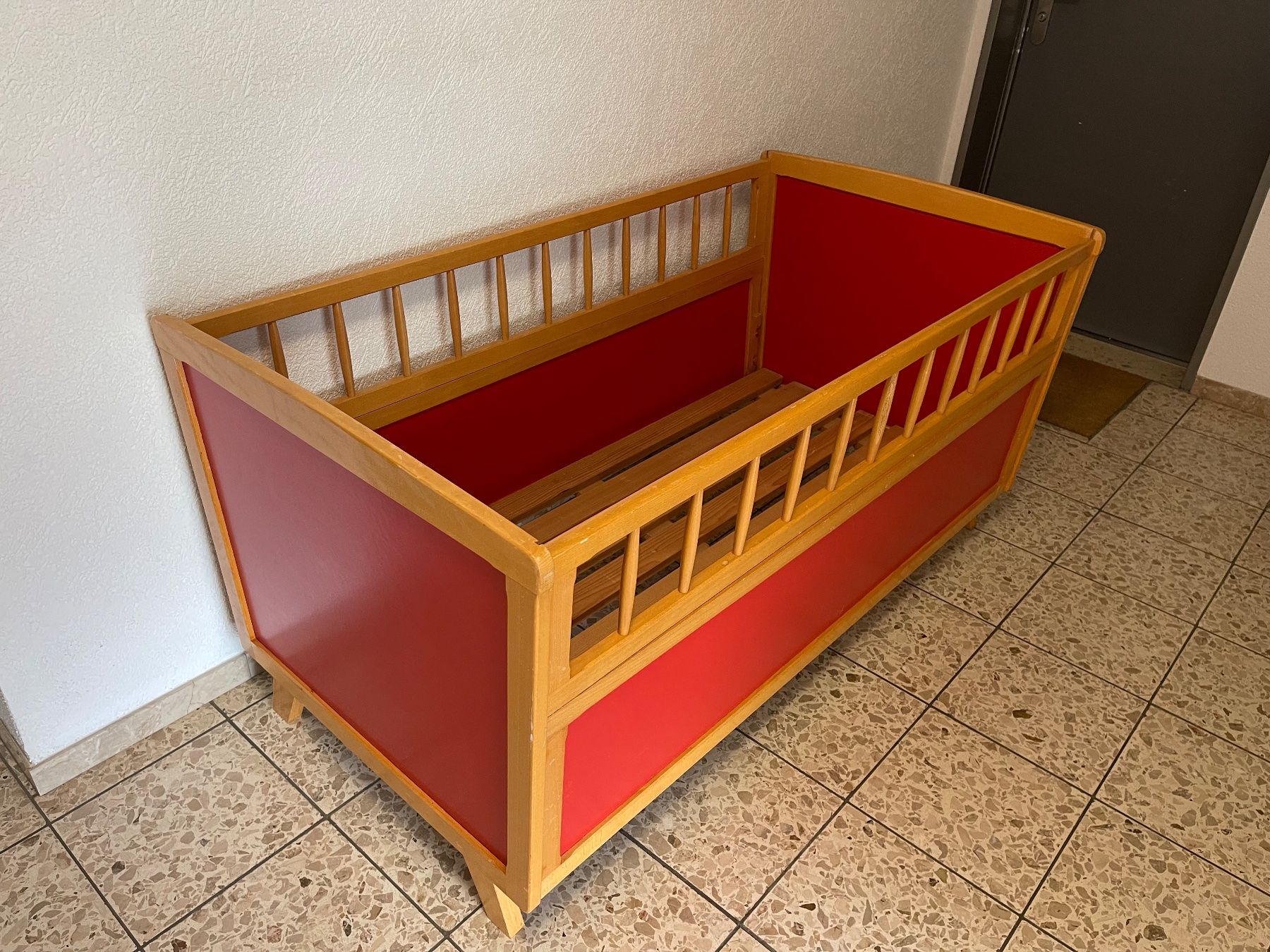 Betten: Vintage Kinderbett – Gebraucht aus St. Gallen von Jgmuer
