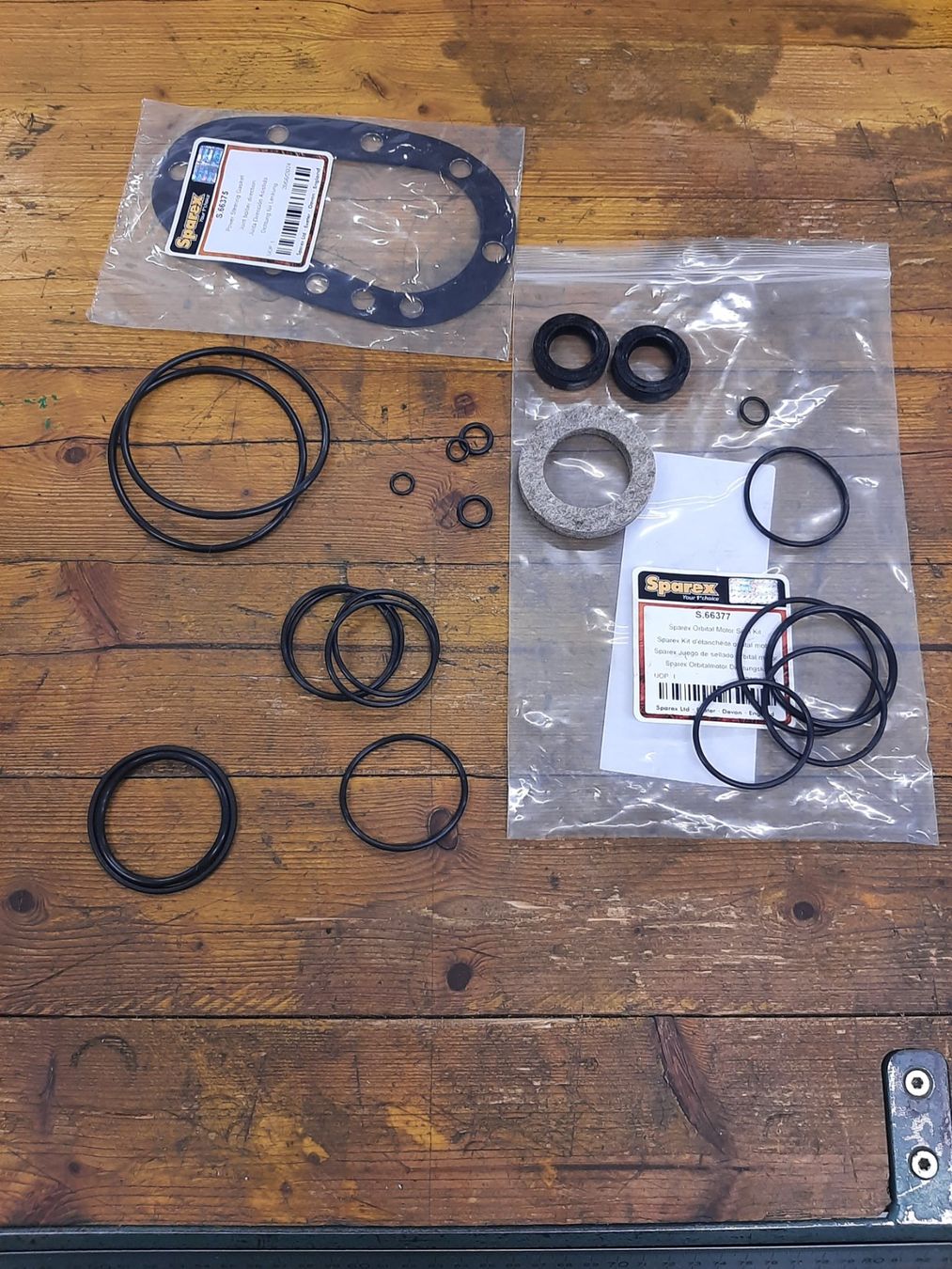 Ford Trattori: Lenkstock Dichtsatz zu Ford Traktoren – Nuovo e nell'imballaggio originale da Eschlikon TG venduto da Freitech.2015 1