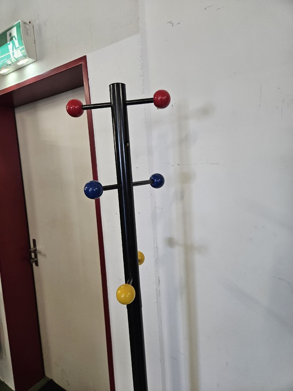 Porte manteau: Garderobenständer Bauhausstil  – D'occasion à Pratteln par Cartonsducoeur_bl 1