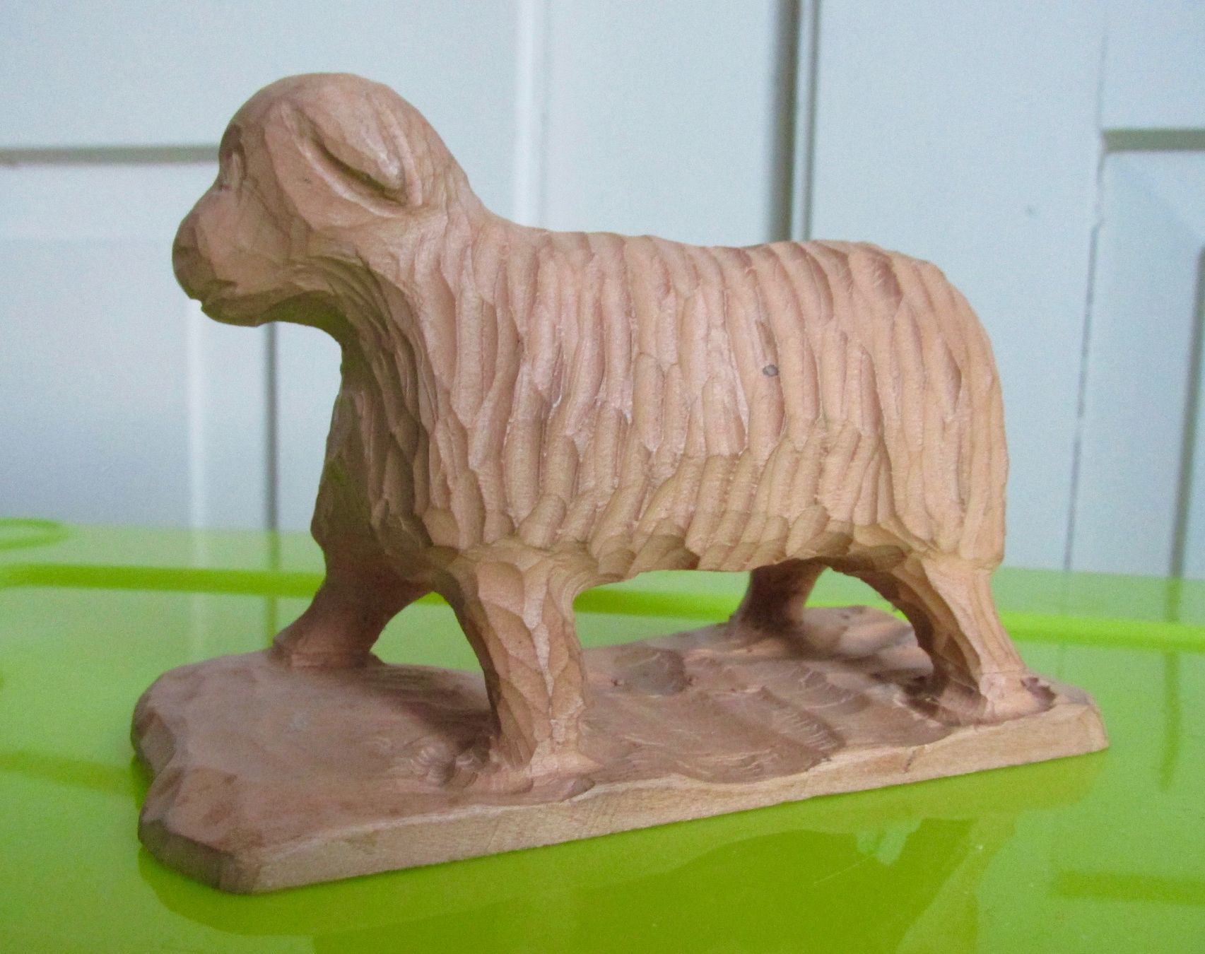 Statuette: geschnitzte Figur aus Holz: Schaf – Usato da Winterthur venduto da mat_q5d5