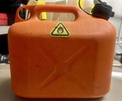 [GUT & GÜNSTIG]: 5L Benzinkanister orange