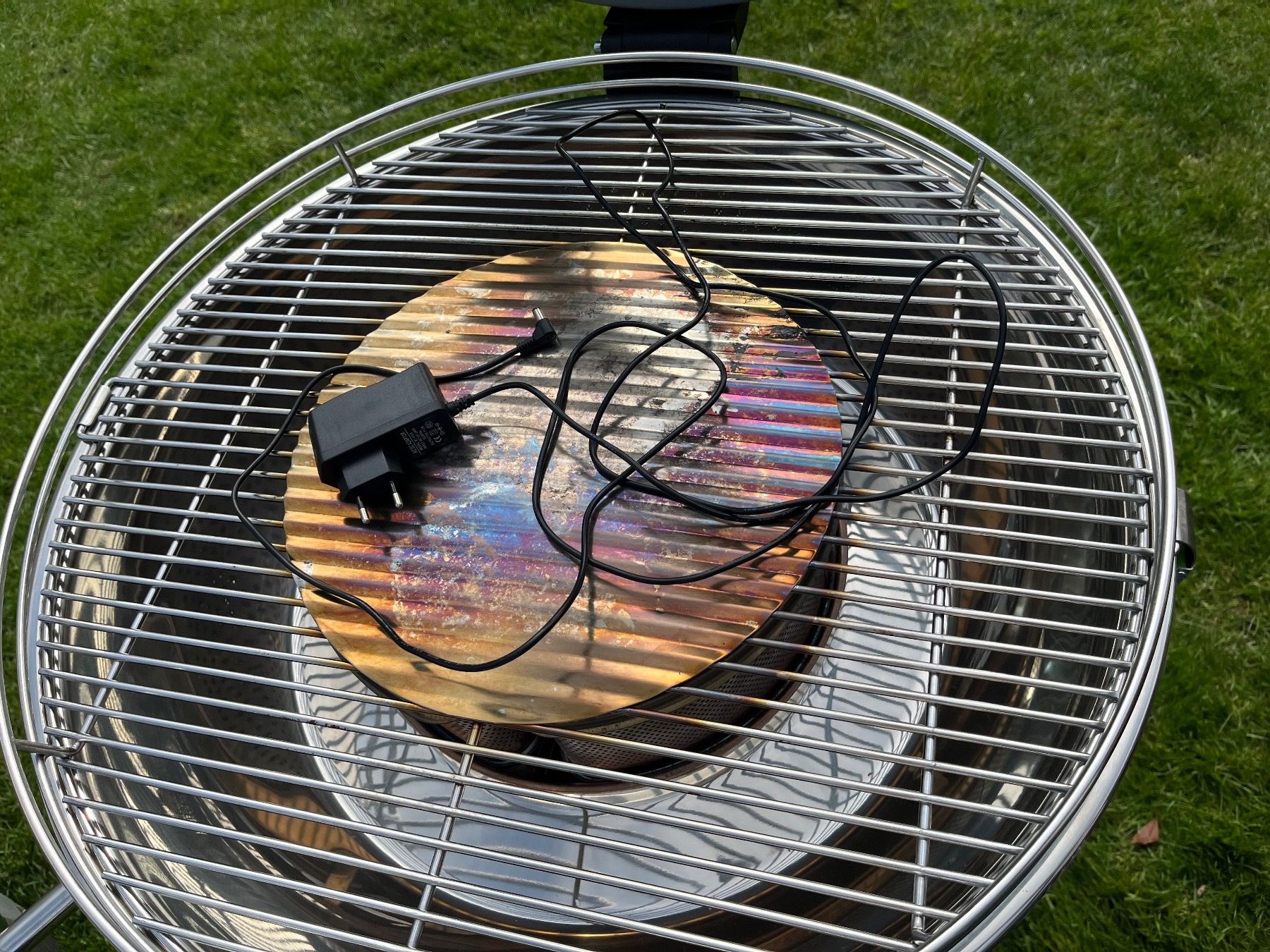 Lotusgrill Grills: Lotus Grill XXL mit Deckel – Gebraucht aus Zofingen von  4