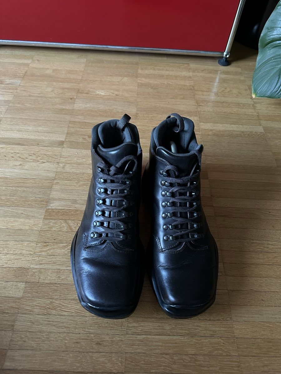 Prada Scarpe da uomo: Prada Stiefel braun Leder Archive 2000er Y2K – Usato da Basel venduto da luc_j2xz 2