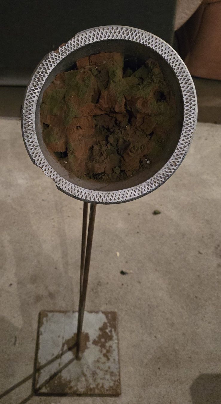 Sonstiges für Haushalt & Wohnen: Blumenständer Horn, Gestell Eisen, Horn Ton – Gebraucht aus Rorschacherberg von snOOpydOg11 4