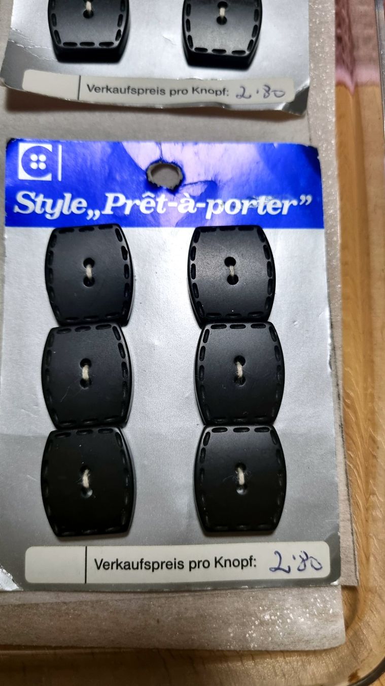 Bottoni: Set 24 Vintage Knöpfe – Usato da Effretikon venduto da lenalisa63 1