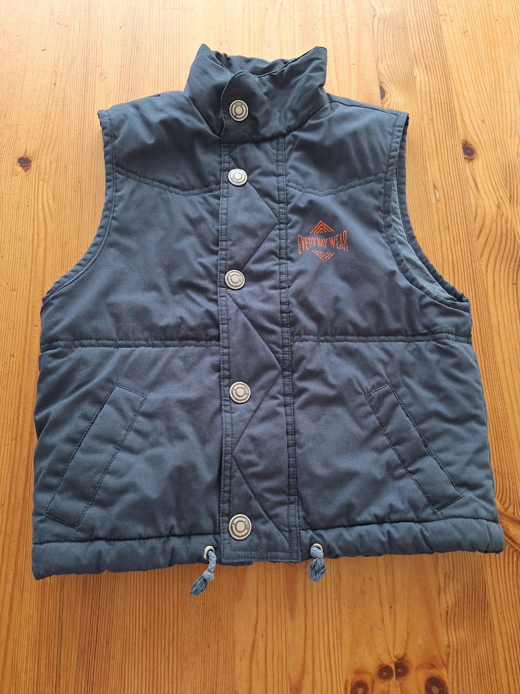 Altro abbigliamento per bambino: Gilet Grösse 104 – Usato da Aesch BL venduto da ChezToKa