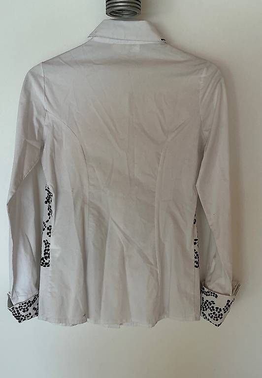 Blusen: Weisse Damen Bluse EAN 13 bestickt – Neu (gemäss Beschreibung) aus Stalden VS von alemaxm 1