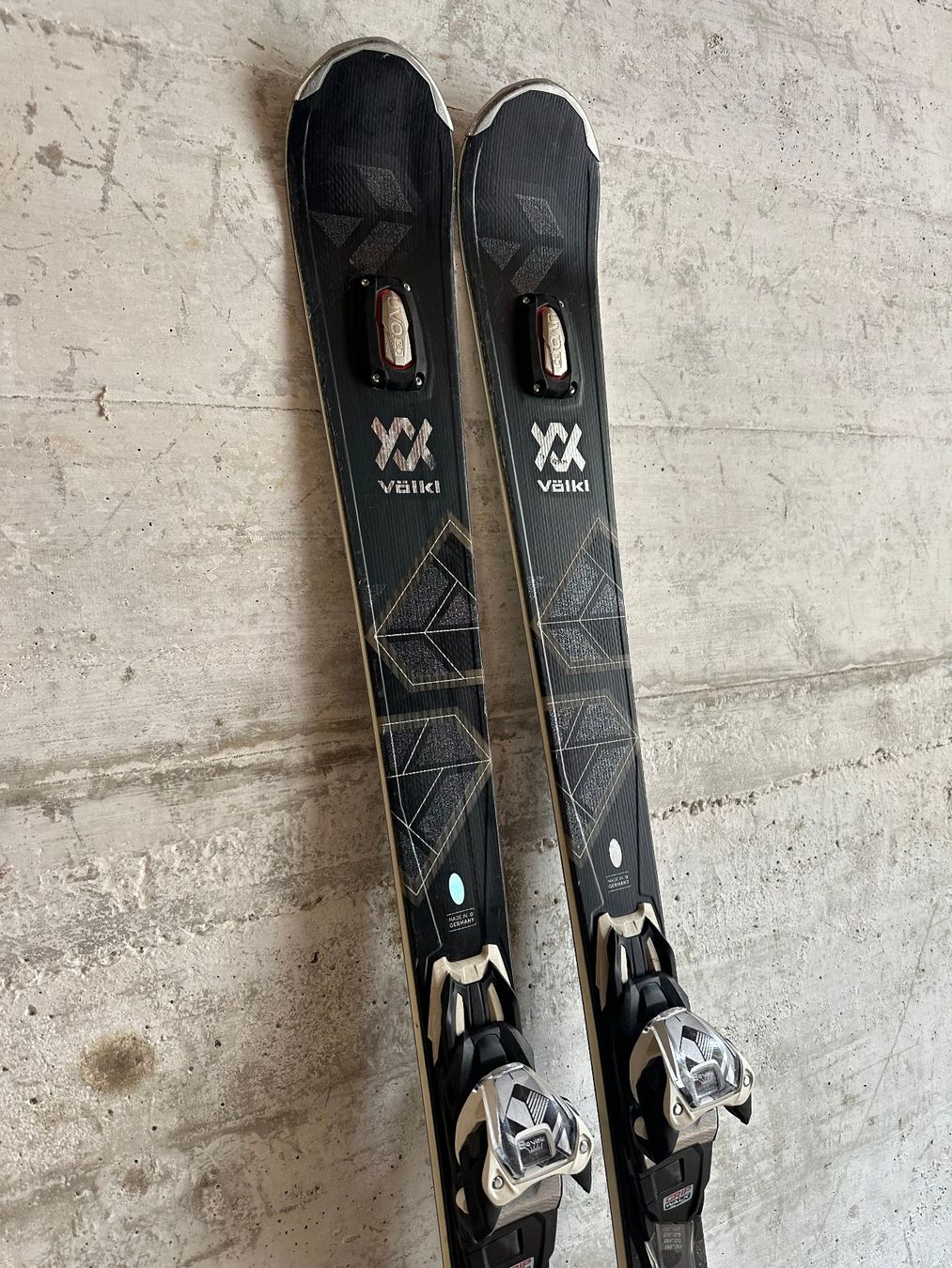 Völkl Sci: Völkl Flair SC Carbon Ski 150CM – Usato da Emmenbrücke venduto da karkarkar 1