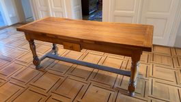 Table de mariage fribourgeoise ancienne en merisier marqueté