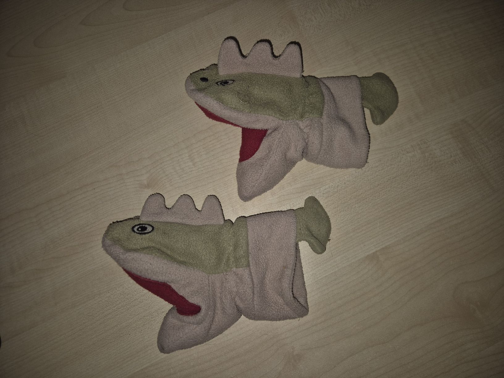 Gants: Kinderhandschuhe Dinosaurier/Drachen – D'occasion à Gipf-Oberfrick par Cyclodecan