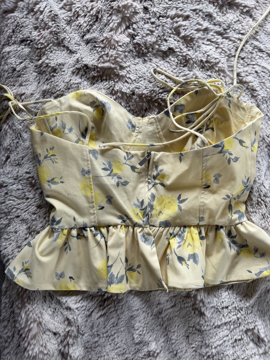 Zara Top: Korsett Top Gelb geblumt – Usato da Freienbach venduto da dan_9rjy 1