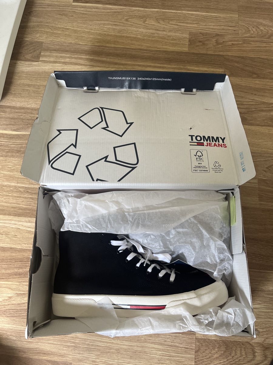 Tommy Hilfiger Herrenschuhe: Brand new Tommy Jeans sneakers – Neu und originalverpackt aus Zürich von dam_t7hk