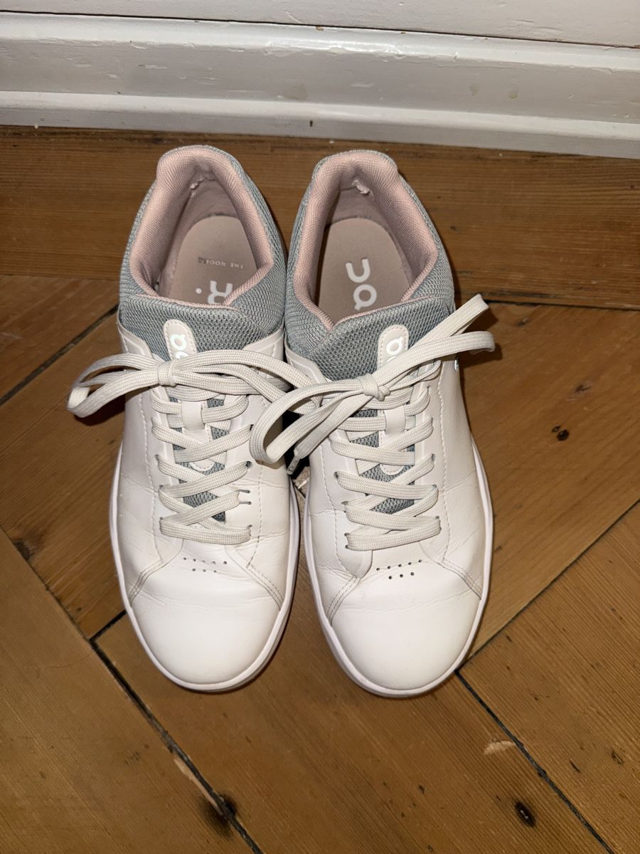 On Scarpe da donna: ON The Roger 41 – Usato da Winterthur venduto da adi_sqz 1