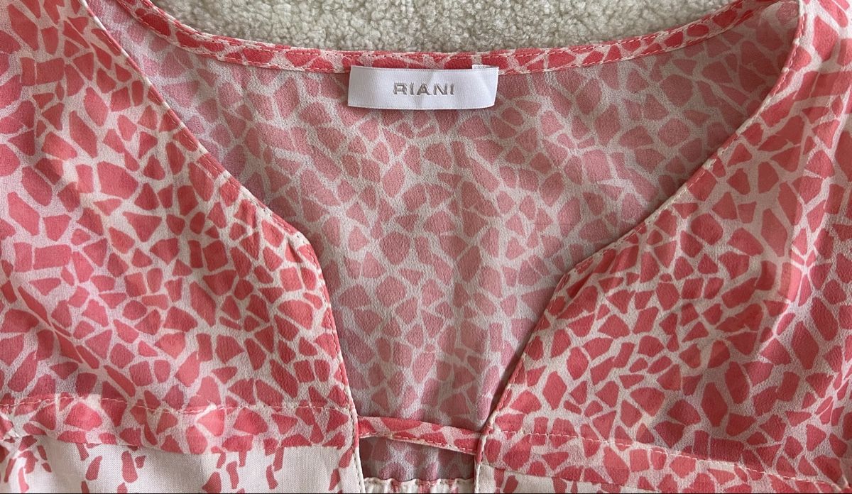 Riani Chemisiers: Bluse RIANI Giraffenmuster rosa Grösse 46  – Neuf (Voir description) à Uster par Family_Boutique 3