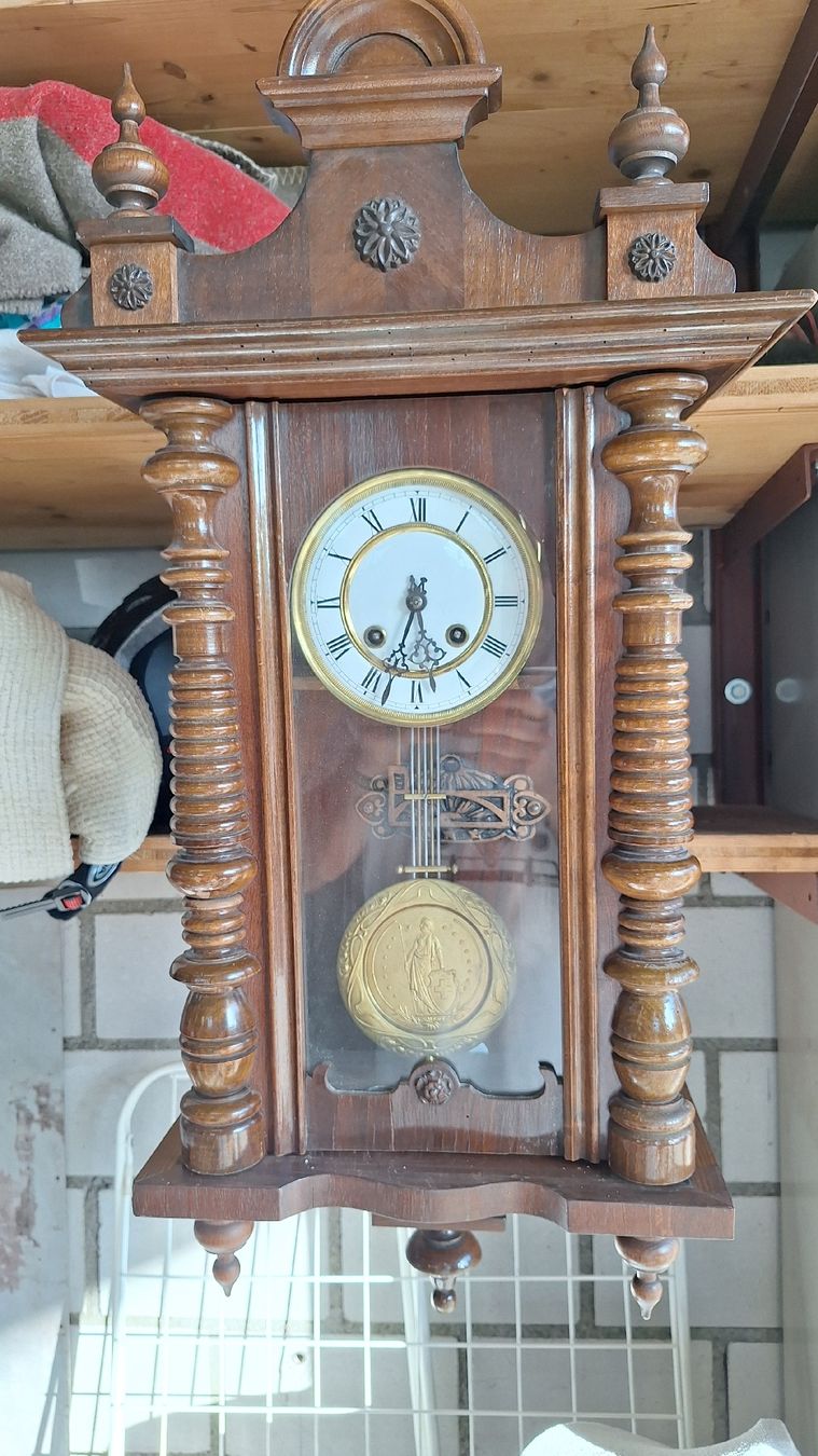 Uhren: Antike Uhr – Gebraucht aus Hütten von 7375