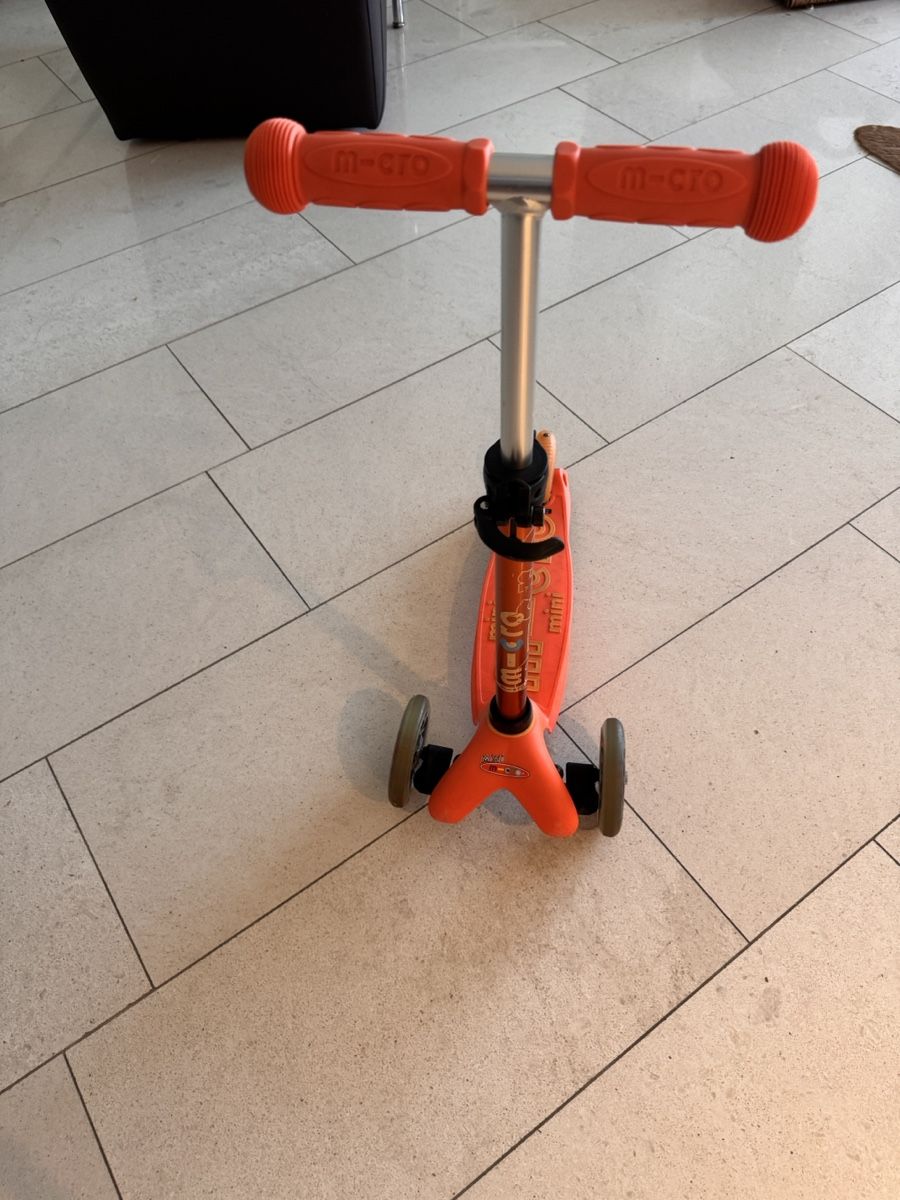 Giocattoli: Micro Mini Scooter - w/ wheel whizzer & bottle holder – Usato da Affoltern am Albis venduto da Pitu86