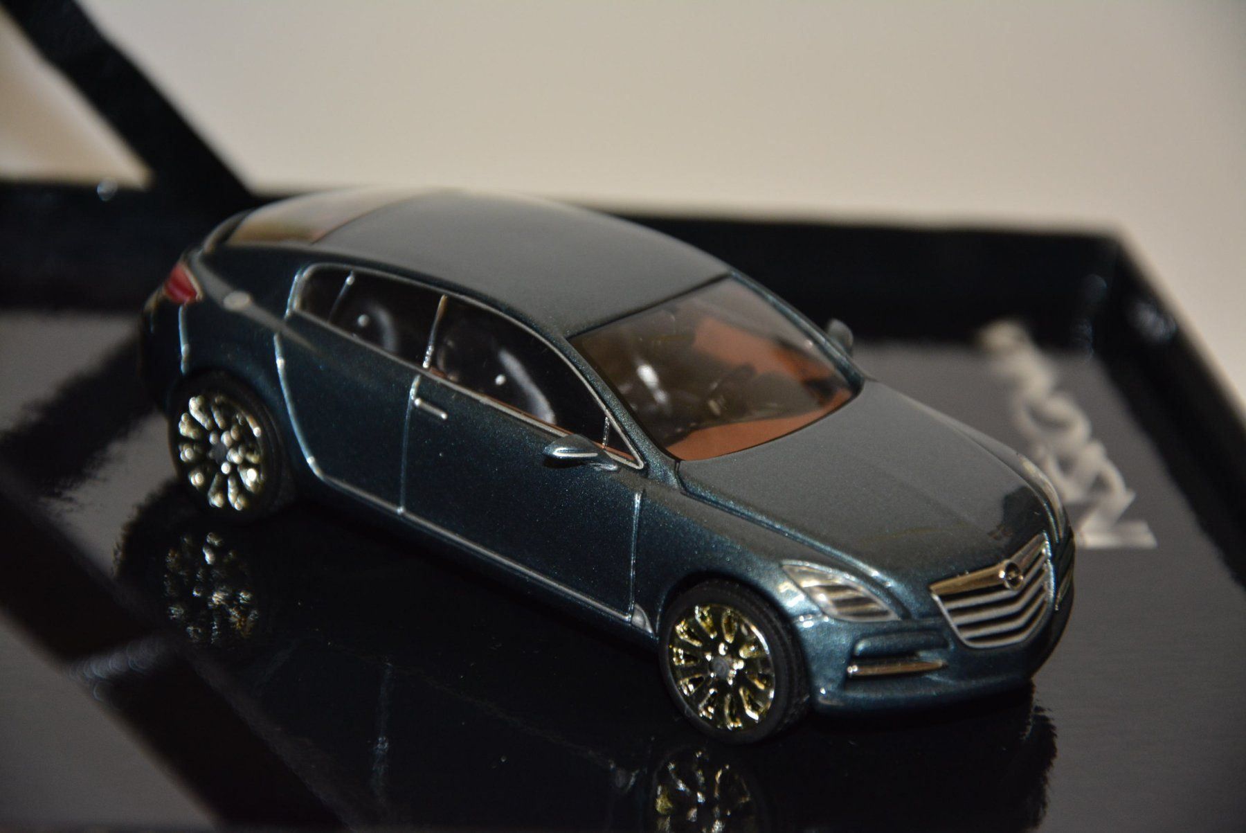 Opel Modellautos: Opel Insignia Concept Car 2003 , 1:43 – Neu und originalverpackt aus Goldach von Feivel9 3