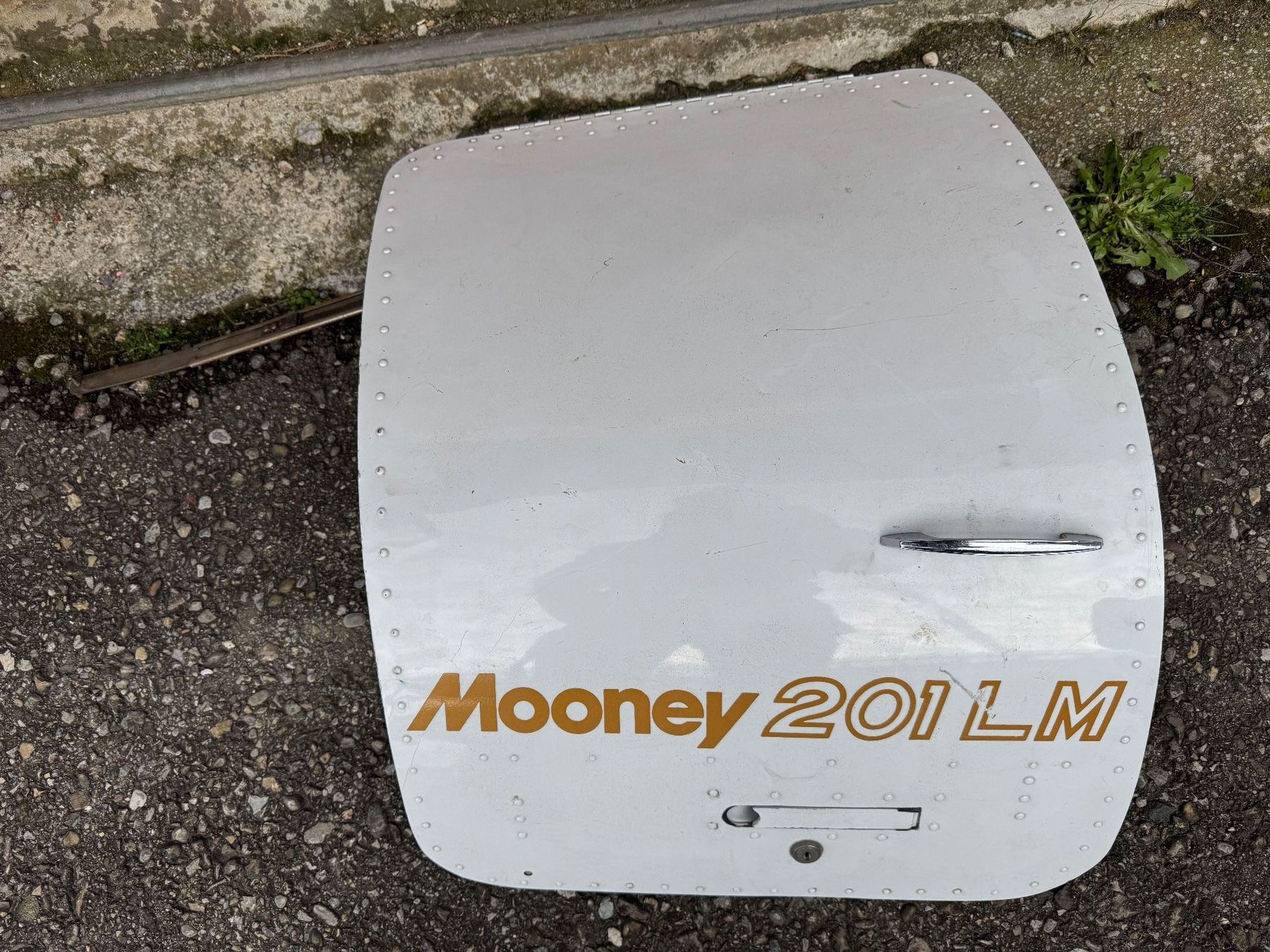 Sonstiges zu Aviatik: FLUGZEUG GEPÄCK KLAPPE MOONEY ORIGINAL – Gebraucht aus Balterswil von MR_FEELGOOD