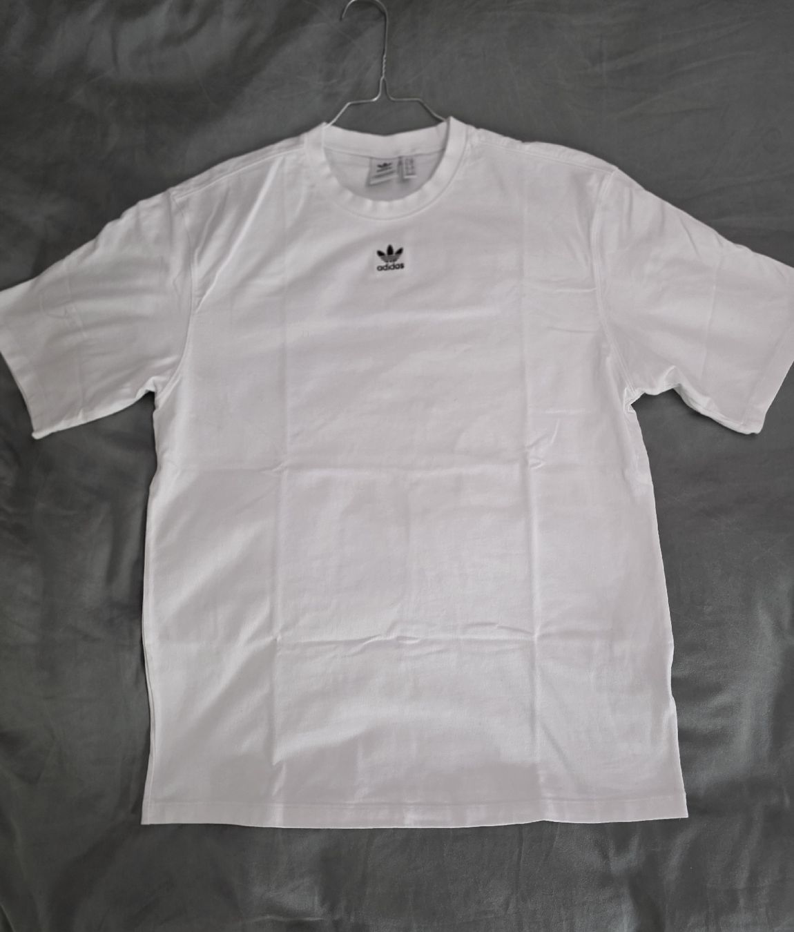 Adidas T-Shirts: Adidas T-shirt Oversize Gr S – Neu (gemäss Beschreibung) aus Interlaken von NataliiaS 1