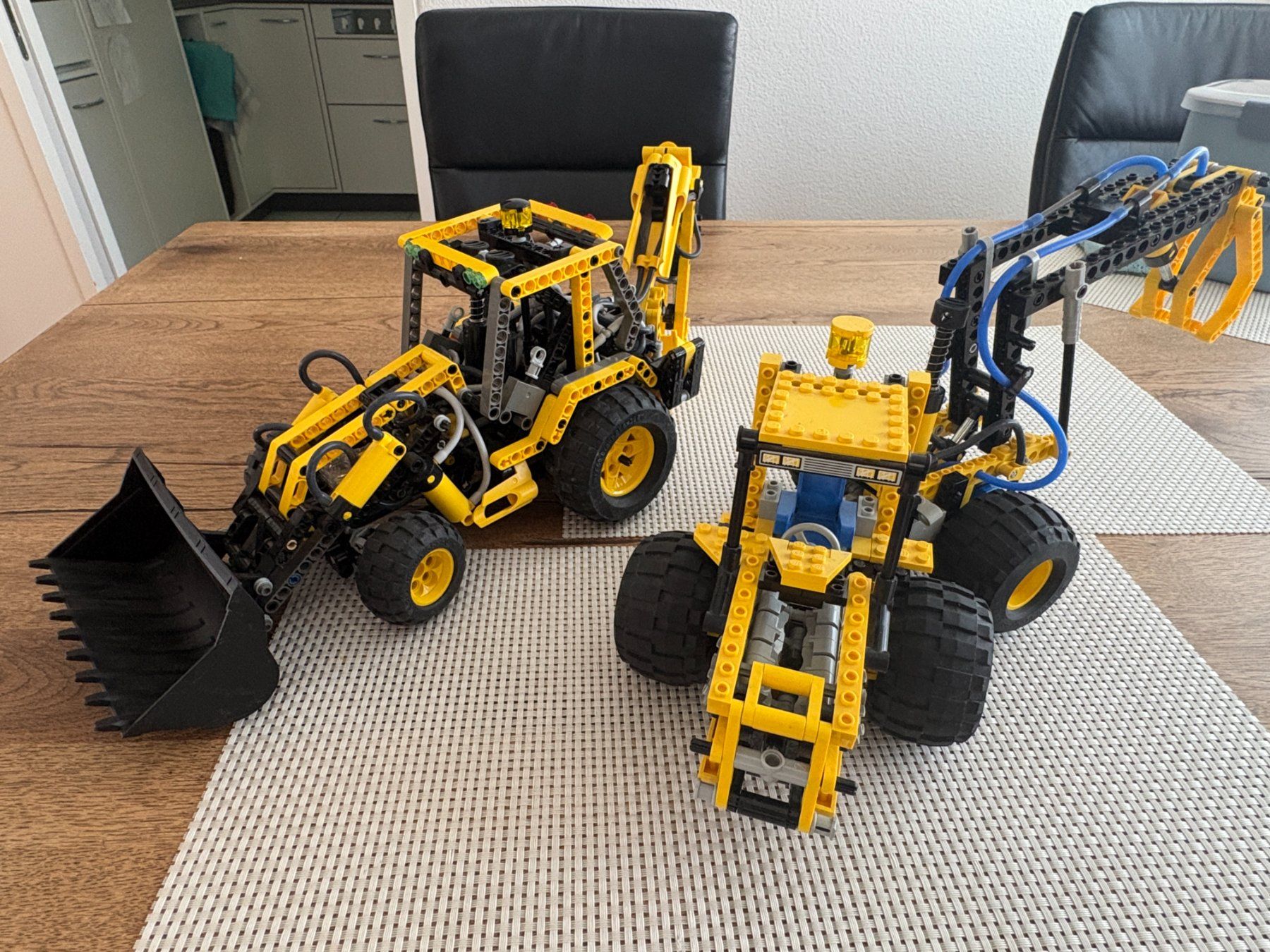 Lego Jeux de construction: Lego Technik Backhoe Loader 8455 und 8439  Front End Loader – D'occasion à Buochs par Techtelmechtel 1