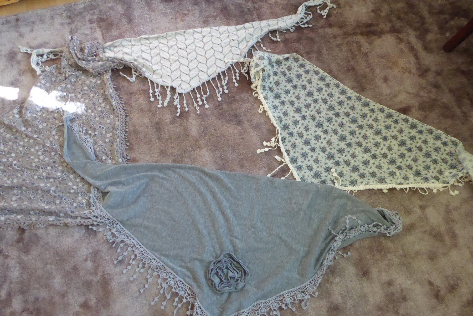 Foulard & Sciarpe: 4 Romantische Schal – Usato da Sargans venduto da Benziner 1