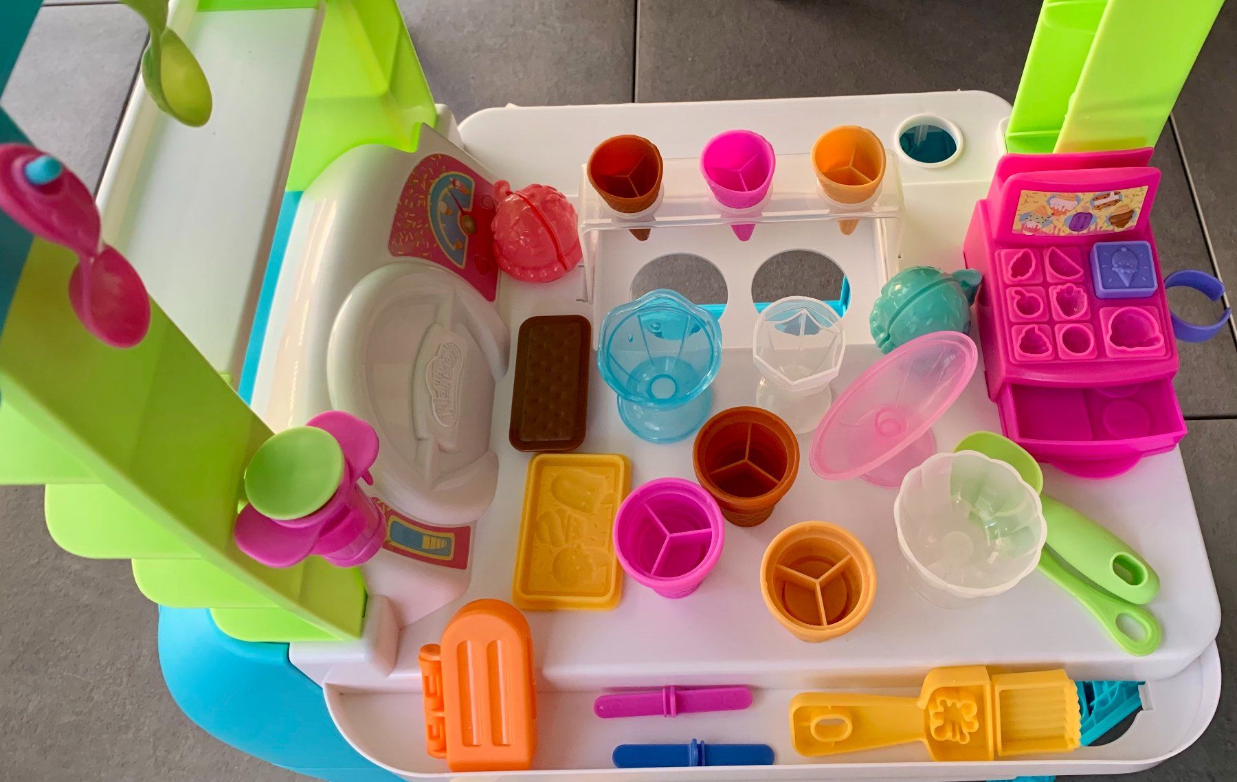 Play-Doh Spielzeuge: Play-Doh Grosser Eiswagen als Spielcenter. – Gebraucht aus Küsnacht ZH von ast_26yp 5