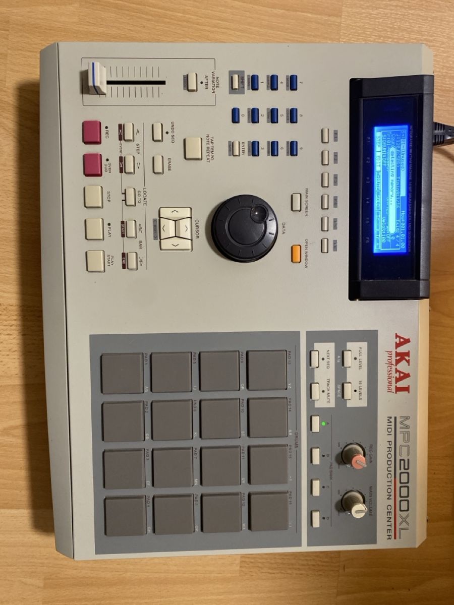 Akai Musikinstrumente: Akai MPC 2000xl – Neu (gemäss Beschreibung) aus Zürich von leo_292y 1
