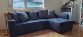 Ecksofa dunkelgrau mit vielen Kissen guter Zustand