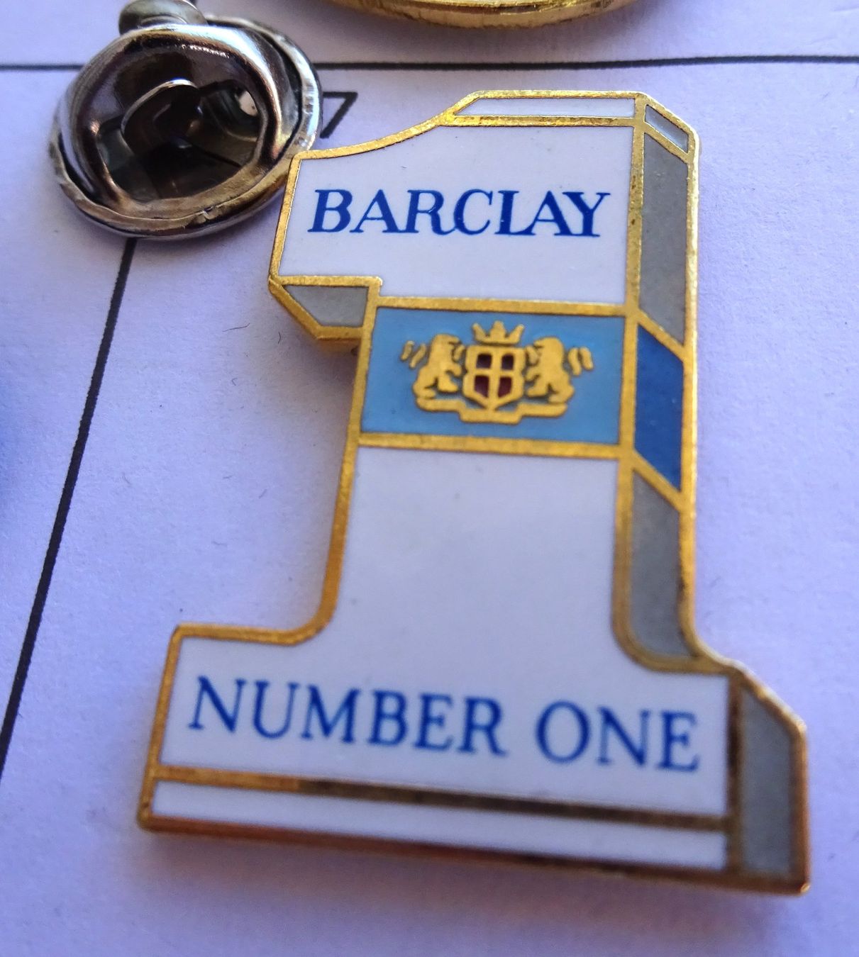 Placchette & Badge: Pin BARCLAY  Number one – Usato da Utzenstorf venduto da BUtter81
