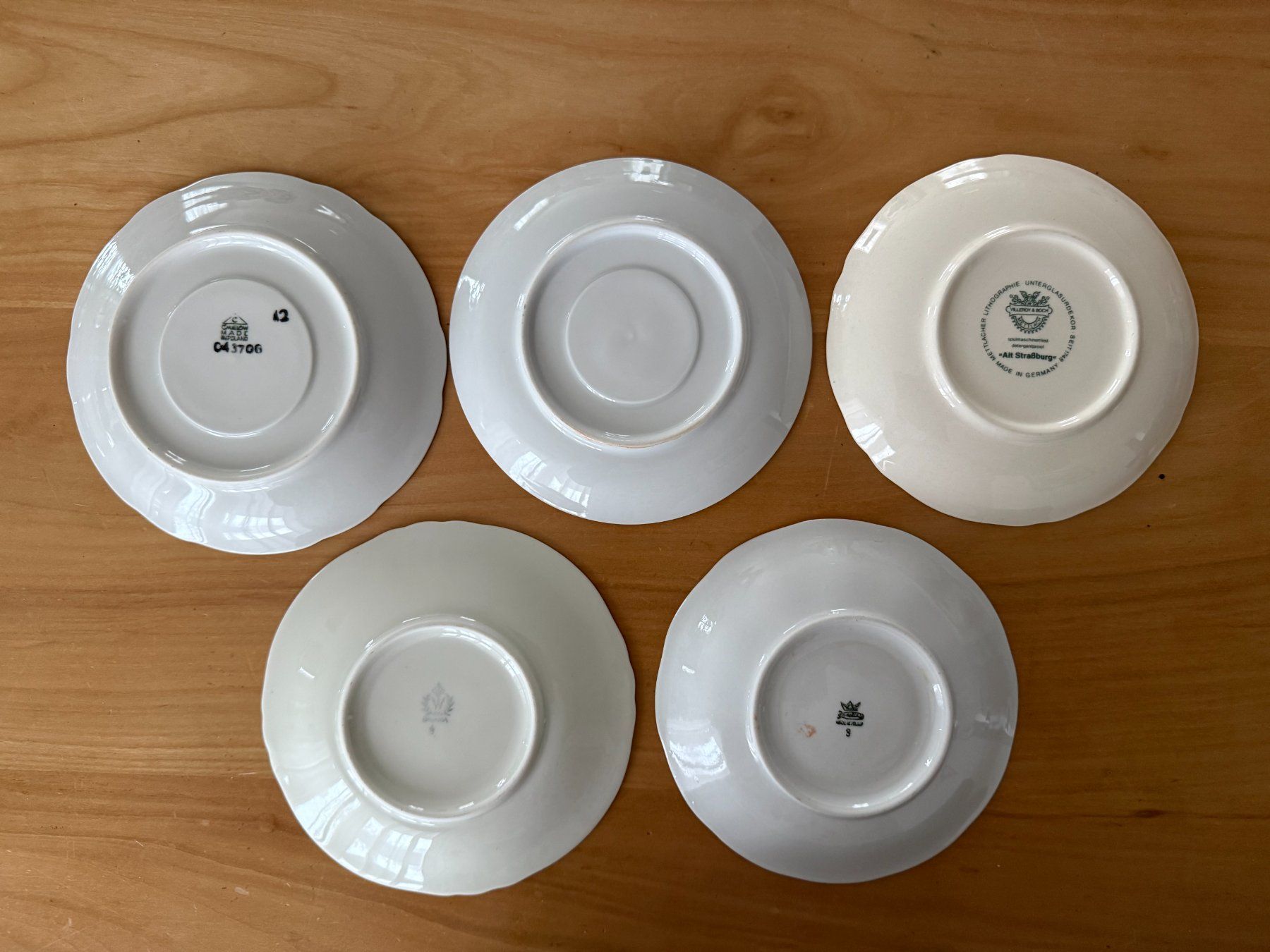 Piatti: 5  UNTERTASSEN  TELLER assortiert – Usato da Subingen venduto da Etageren 1