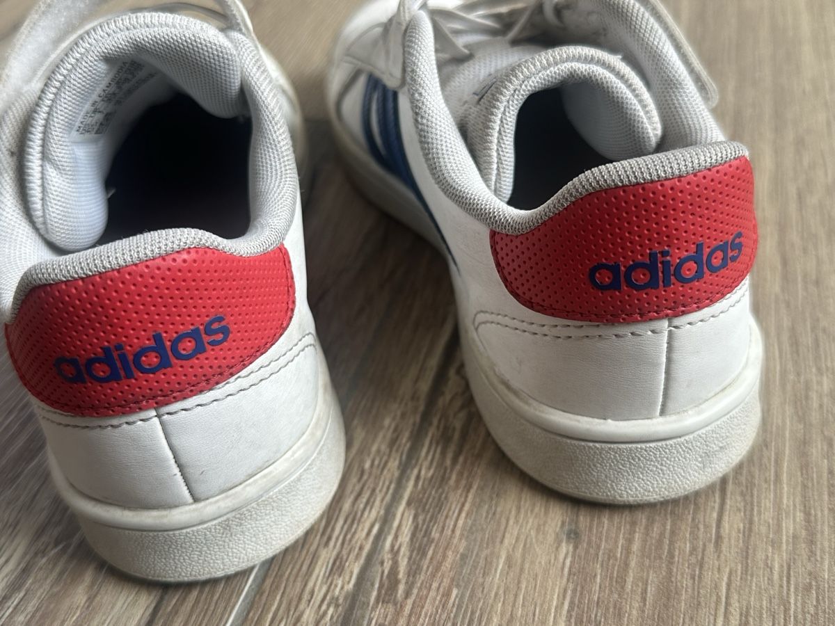 Adidas Chaussures garçon: Chaussures Adidas - Taille 33 – D'occasion à Le Châble VS par 027_aymon 2