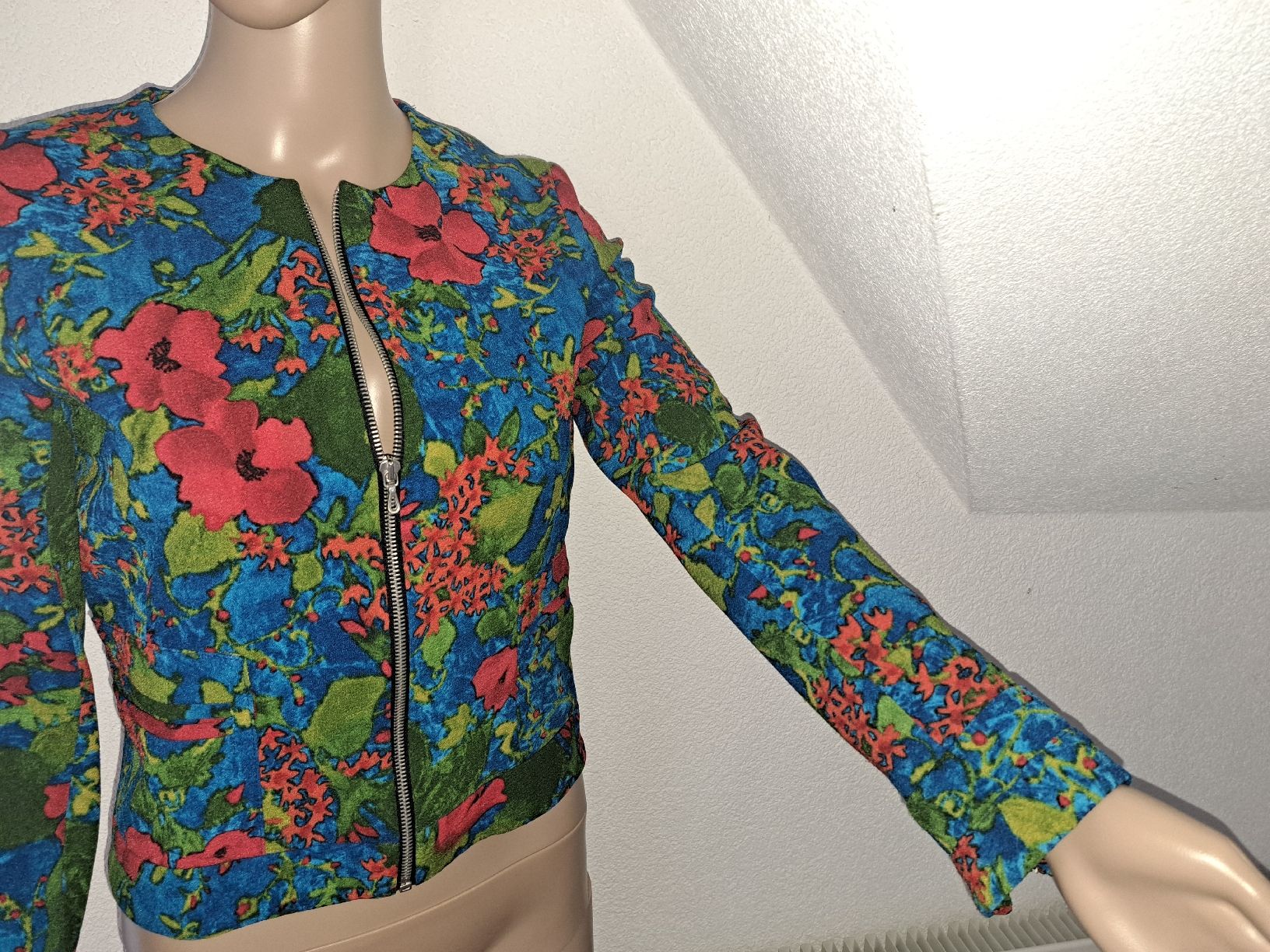 Giacche: Zara Basic Blumen Jacke, Gr. S - Der Hingucker! – Usato da Grasswil venduto da Natali.H 1