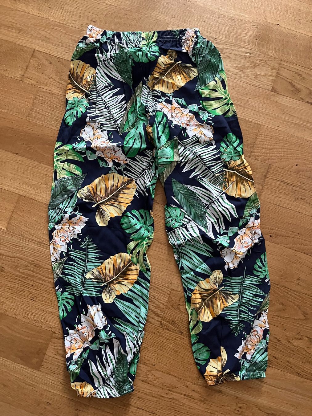Hosen: Schöne Sommerhose Gr. 120, Neu – Neu (gemäss Beschreibung) aus Richterswil von duffi326464