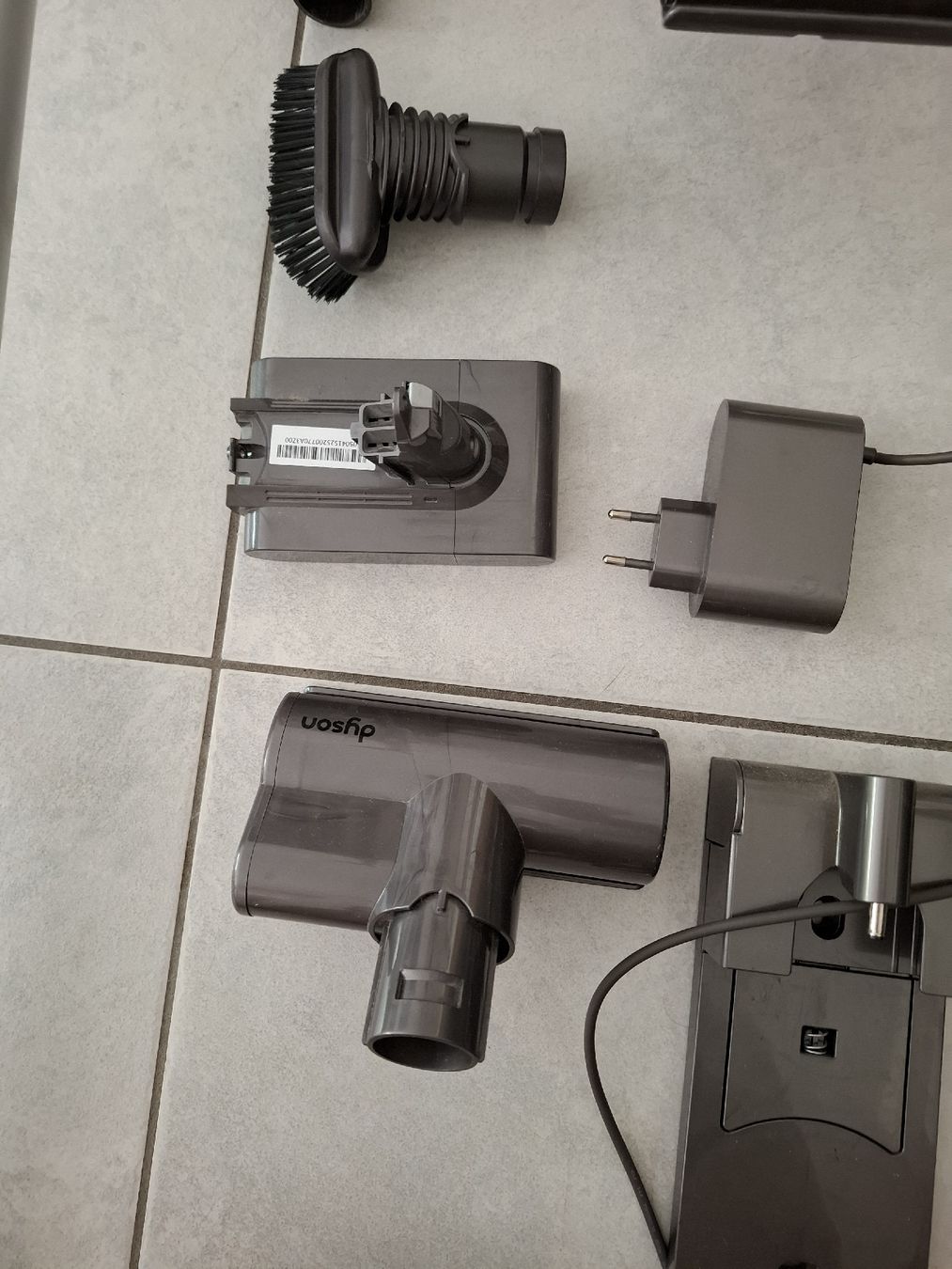 Dyson Aspirapolveri & Accessori: 2x Dyson V6  – Usato da Fully venduto da Taaat 1