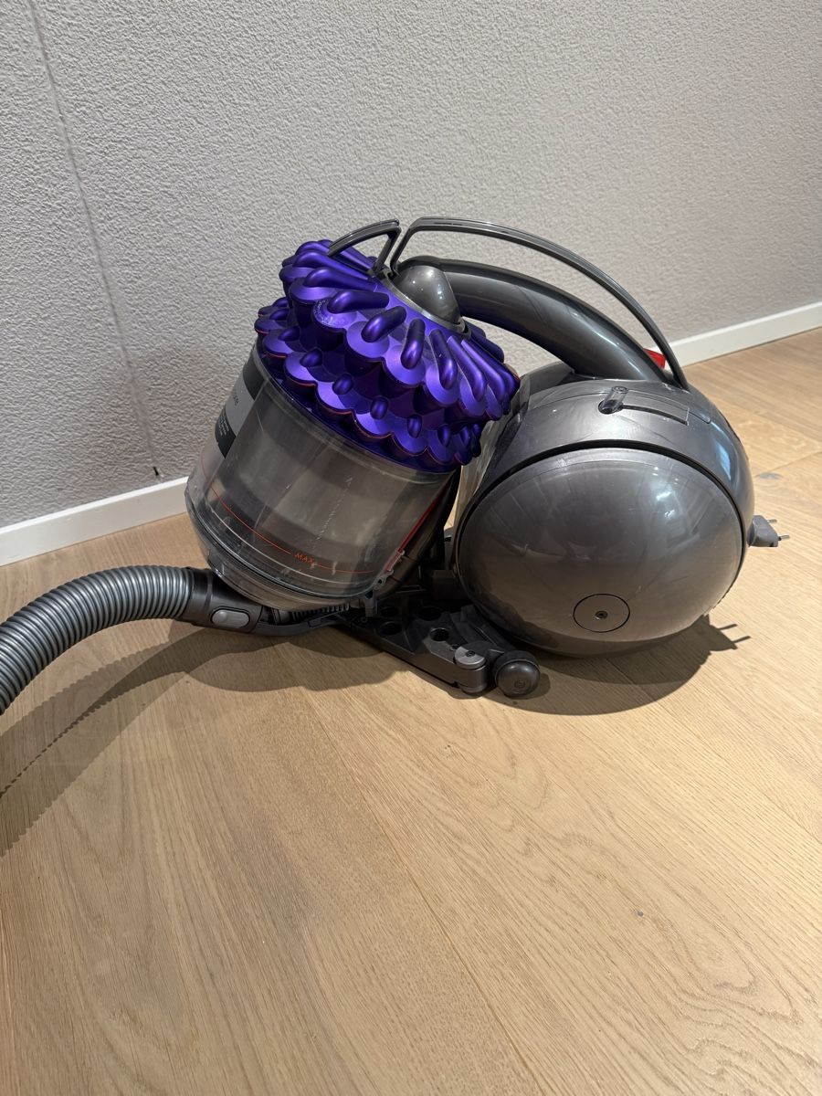 Dyson Aspirateurs & Accessoires: Dyson DC33c – D'occasion à Eggersriet par dan_ktv7 1