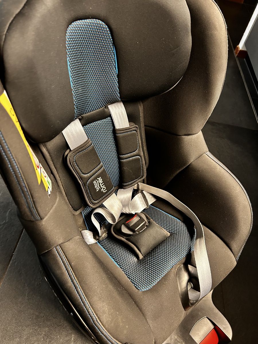Auto-Kindersitze: Britax Römer Dualfix M i-Size Autositz – Gebraucht aus Basel von BAD-1 1