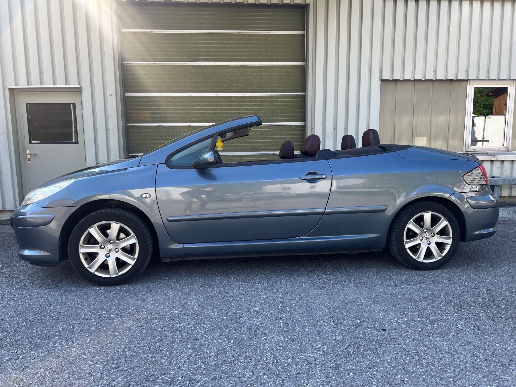 Peugeot Autos: PEUGEOT 307 CC cabrio – Gebraucht aus Bütschwil von