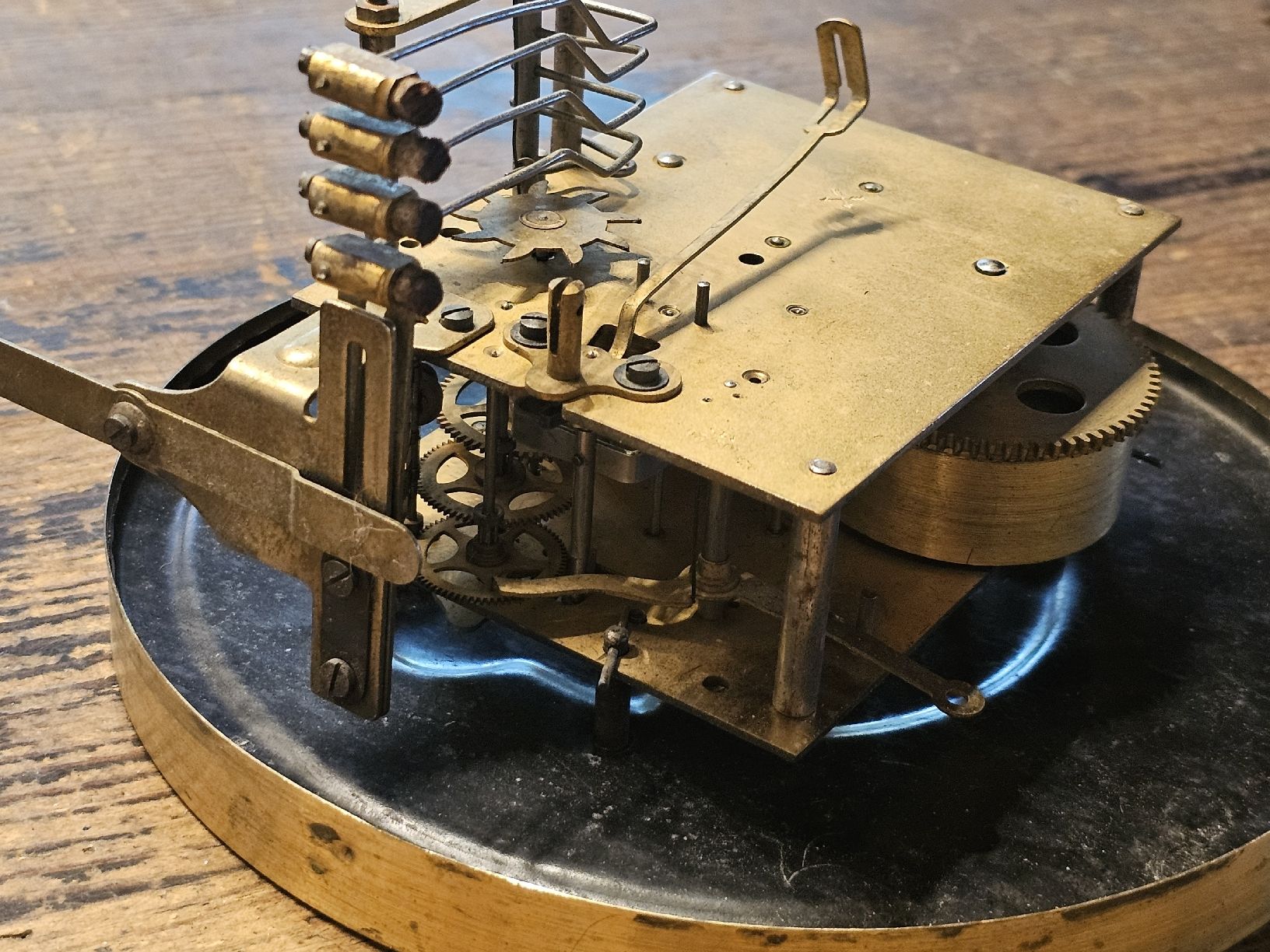 Montres: Altes Uhrwerk mit Ziffernblatt – D'occasion à Meisterschwanden par Hummer21 3