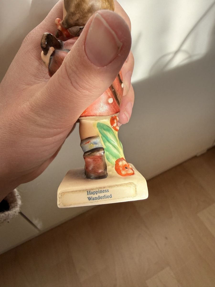 Hummel Statuette: Goebel Hummel Figur Mädchen mit Gitarre – Difettoso da Steffisburg venduto da Artschipa 6