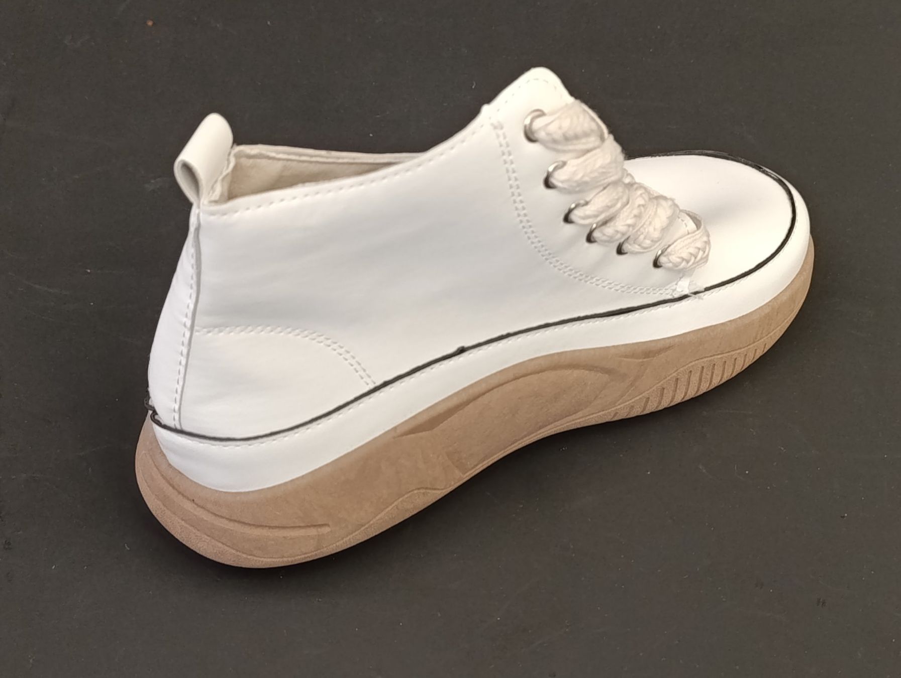 Scarpe per ragazze: Chaussures montantes blanches taille 38.5 – Nuovo (secondo la descrizione) da Thielle venduto da Plusvalue_Neuchatel 1