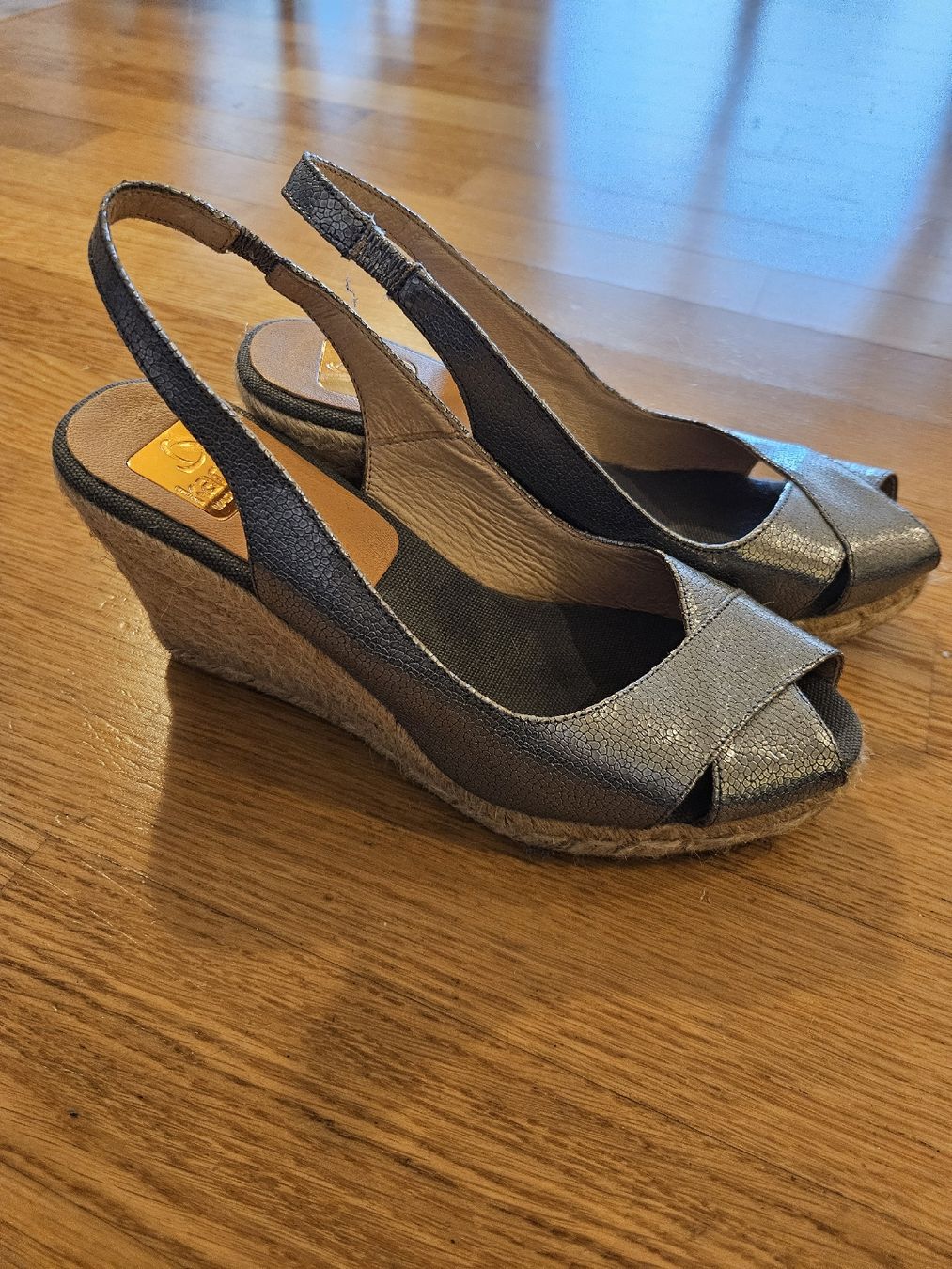 Damenschuhe: Keilsandaletten, silber, Gr. 39, NEU – Neu (gemäss Beschreibung) aus St. Gallen von ram_87p7