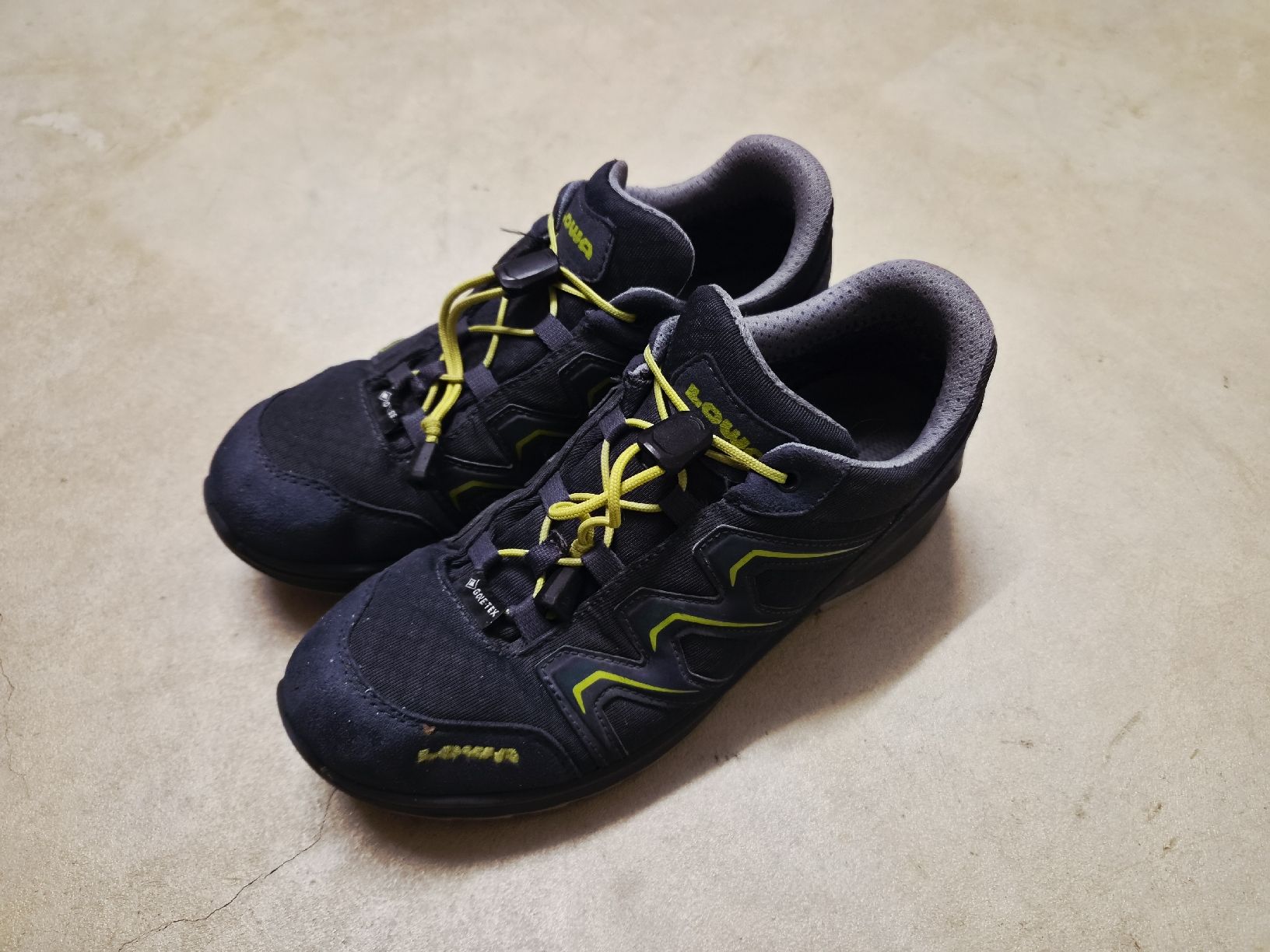 Lowa Schuhe für Jungen: Lowa Trekkingschuhe – Gebraucht aus Veltheim AG von charly0815
