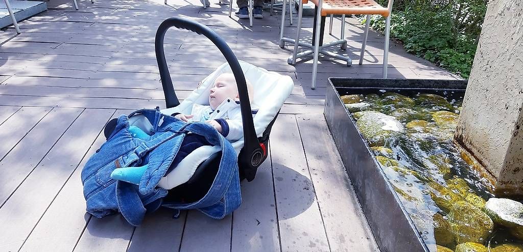 Seggiolini per auto: Autositz weiss Leder top Zustand – Usato da Luzern venduto da kar_nsm6