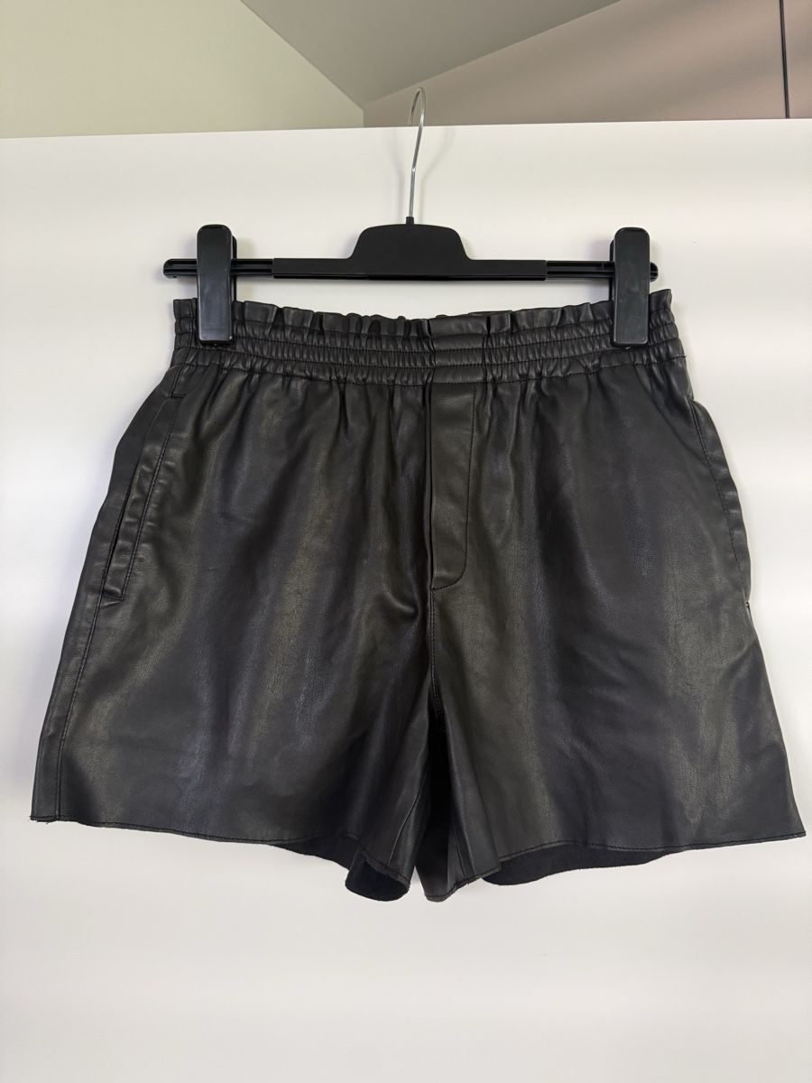 Mango Pantaloni: Damen Shorts Kunstleder – Usato da Fällanden venduto da tom_bd2c 2